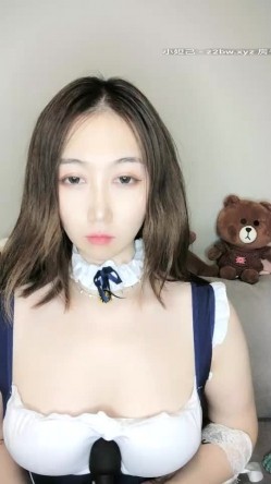 白皙御姐女仆装脱掉内裤道具自慰出大姨妈，近距离特写张开双腿掰穴震动粉穴 截图1