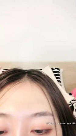 白皙御姐女仆装脱掉内裤道具自慰出大姨妈，近距离特写张开双腿掰穴震动粉穴 截图13