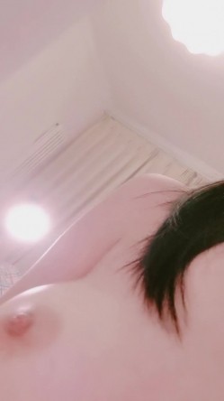 ️巨乳粉穴少女【粉粉学妹】炸了，像白玉一样纯净的身体，极品白虎，快上车！ 截图7