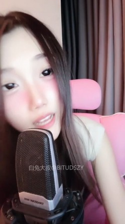 ️神级女神【董小姐】高端女神！模特身材~裸舞~道具自慰~白浆直流！ 截图2