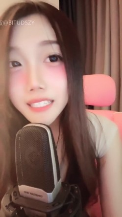 ️神级女神【董小姐】高端女神！模特身材~裸舞~道具自慰~白浆直流！ 截图3