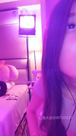 ️神级女神【董小姐】高端女神！模特身材~裸舞~道具自慰~白浆直流！ 截图5