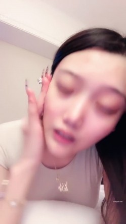 ️神级女神【董小姐】高端女神！模特身材~裸舞~道具自慰~白浆直流！ 截图11