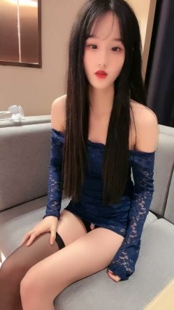极品颜值美少女！新人刚下海！收费房给大家秀一波，170CM黑丝美腿，假屌猛捅骚逼，妹妹玩的挺开 截图4