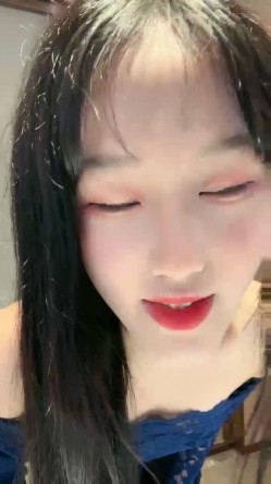 极品颜值美少女！新人刚下海！收费房给大家秀一波，170CM黑丝美腿，假屌猛捅骚逼，妹妹玩的挺开 截图8