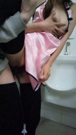 长腿美乳网红妹可爱小胖丁新作-男厕的呻吟 与炮友男厕偷情野战 无套后入抽插呻吟白浆 截图7