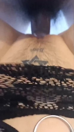 《贵在真实反差淫妻》顶级绿帽刷锅狠人，私密交流群东北夫妻淫乱群交内容曝光，商场户外超市露出3P野战相当开放 截图8