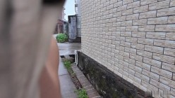 ️天花板露出狂人【cikaimoon】最新作品，雨天打伞全裸居民区闲逛一路惊险刺激 截图4