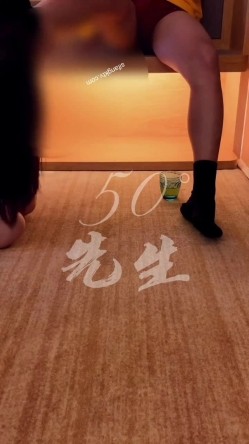 顶级人气调教大神【50渡先生】最新私拍流出，花式暴力SM调教女奴，群P插针喝尿露出各种花样 截图11