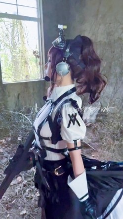 【超美高端 ️罕见露脸露点】极品CosPlay爆机少女【喵小吉】六月新作《战斗女仆》柔领极品战斗女神 超清4K原版 (1) 截图3