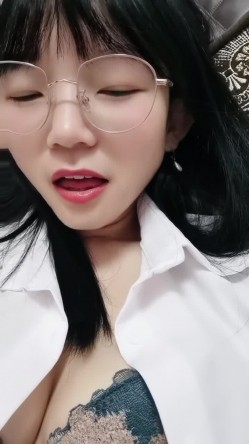 眼镜大学生 字母圈玩家【SM小师妹】过膝黑丝 奶子拔罐 大黑牛插屄里 扇脸 淫语不断 截图9