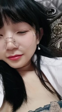眼镜大学生 字母圈玩家【SM小师妹】过膝黑丝 奶子拔罐 大黑牛插屄里 扇脸 淫语不断 截图11