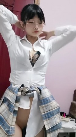 眼镜大学生 字母圈玩家【SM小师妹】过膝黑丝 奶子拔罐 大黑牛插屄里 扇脸 淫语不断 截图14