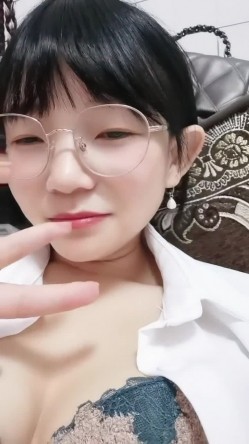 眼镜大学生 字母圈玩家【SM小师妹】过膝黑丝 奶子拔罐 大黑牛插屄里 扇脸 淫语不断 截图16