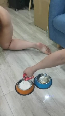 【极品流出 ️恋爱性陷阱】圈养调教大学母狗『二月』无下限性开发实录 完美曝光真实还原母狗成长变化 截图5