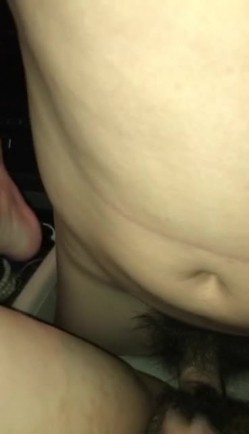 下三滥的贱逼楼凤：‘在车里面干我，啊啊顶到我子宫了，我下面紧吗’。车震叫得又骚又浪，真受不鸟！ 截图8