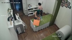 新流出 ️【破解摄像头】 ️美容院高质量少妇小姐姐全身刮毛 截图3