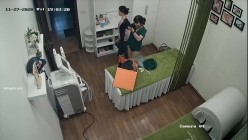 新流出 ️【破解摄像头】 ️美容院高质量少妇小姐姐全身刮毛 截图6