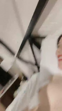 好幸福哟~【奶牛浓浓】超级大巨乳姐妹花~服侍男主~无套啪~ 截图7