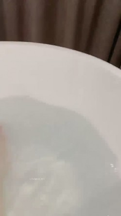 好幸福哟~【奶牛浓浓】超级大巨乳姐妹花~服侍男主~无套啪~ 截图16