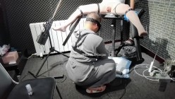 推特玩女训练母狗大神【绿帽调教】门槛福利，手持高速电钻炮机各种专业设备调教学生骚母狗 截图4