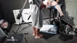 推特玩女训练母狗大神【绿帽调教】门槛福利，手持高速电钻炮机各种专业设备调教学生骚母狗 截图14