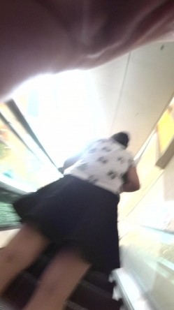 北京地铁商圈CD系列2，掀裙被小姐姐发现差点被打手，大神不怕还继续拍 截图8