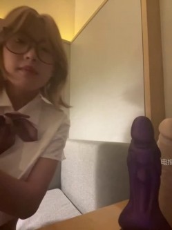 ️极品眼镜骚妹【xiaomugouya】非常反差的肥臀眼镜妹子白丝黑丝跳蛋自慰 截图5