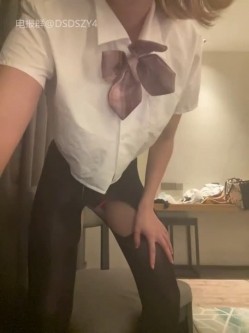 ️极品眼镜骚妹【xiaomugouya】非常反差的肥臀眼镜妹子白丝黑丝跳蛋自慰 截图6