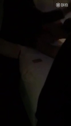 抓奸门完整版-小三正被日的时候很爽的时候，三个大汉破门而入揍的也爽，完爆SM大片强烈推荐 截图7