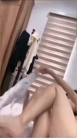 【重磅推荐纯欲反差婊性爱视频流出】舔逼爽到翻白眼，女上位扭动表情淫荡 截图13