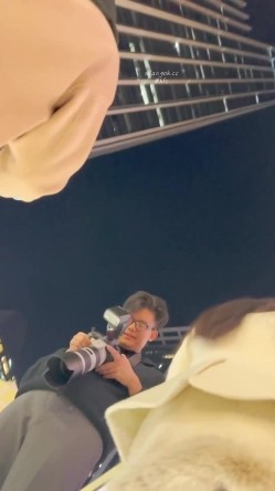 街拍抄底大神『KFC』高颜值coser被前抄隔着内内透毛 截图15