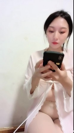 巨乳奶妈 ️-下海给宝宝赚奶粉钱，鲜奶多多，风趣挑逗哥哥们，黑丝肥臀诱惑，这穴看着老骚呀，都沾白带了！ 截图4
