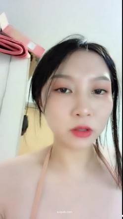 巨乳奶妈 ️-下海给宝宝赚奶粉钱，鲜奶多多，风趣挑逗哥哥们，黑丝肥臀诱惑，这穴看着老骚呀，都沾白带了！ 截图12