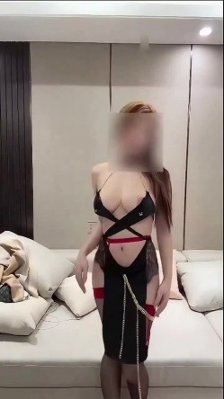 九头身极品爆乳，19万粉女神【崽儿酱】订阅，车震户外自慰啪啪，有钱人的母狗 截图3