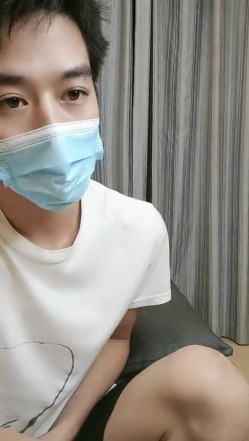 萝莉型小美女眼镜母狗【我被玩坏了】丝袜情趣装被两个男人无情蹂躏 截图12