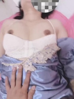河南大神利用偷录堂妹的性爱视频 胁迫强奸身材火爆的妹妹 截图11