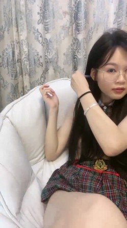 211大学校花，【姐姐很甜】，黑丝眼镜反差婊，颜值高，这阴毛修剪得挺漂亮，大鸡巴狂捅，哥哥我要！ 截图15