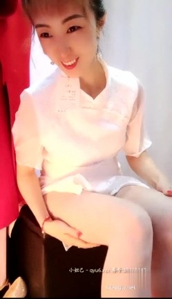 服装店【百变辣妈】，有生意招唿客人，没生意店里自慰高潮直播，真会打扮 淫语骚气满满！ 截图8