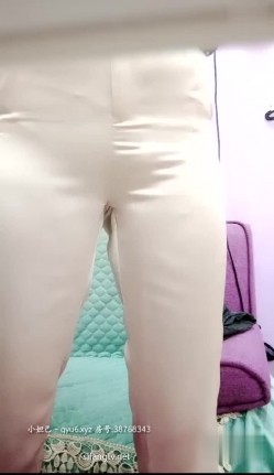 服装店【百变辣妈】，有生意招唿客人，没生意店里自慰高潮直播，真会打扮 淫语骚气满满！ 截图12