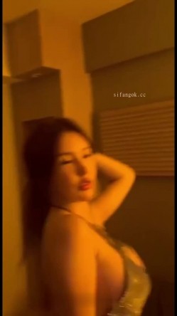 ️百分粉丝网红，高颜鬼头顶级外围【金伊娜】最新高价福利，穷人眼里的女神，金主眼里的母狗，各种露脸性爱 截图14