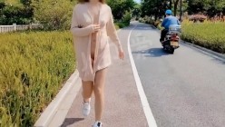 【与露出大神冯珊珊合作过的极品美少女 ️露出女神 ️你的小可爱】各种地方极限露出 截图2