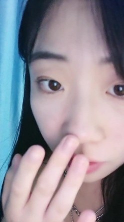粉色大乳晕巨乳【紫惜姐姐】颜值女神，掏出两个大奶子揉捏，掰开粉穴特写，乳摇看的观众流鼻血 截图2