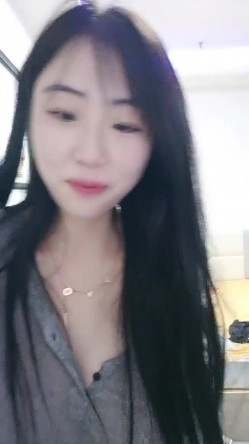 粉色大乳晕巨乳【紫惜姐姐】颜值女神，掏出两个大奶子揉捏，掰开粉穴特写，乳摇看的观众流鼻血 截图7
