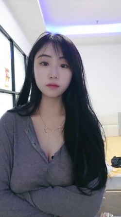 粉色大乳晕巨乳【紫惜姐姐】颜值女神，掏出两个大奶子揉捏，掰开粉穴特写，乳摇看的观众流鼻血 截图8