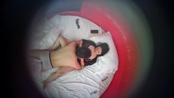 白皙大奶小少妇穿着情趣内衣偷情估计是做贼心虚老是对着镜头看 截图2