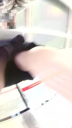 北京地铁商圈CD系列2，掀裙被小姐姐发现差点被打手，大神不怕还继续拍 截图14