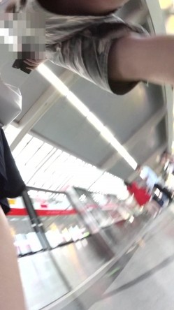 北京地铁商圈CD系列2，掀裙被小姐姐发现差点被打手，大神不怕还继续拍 截图15