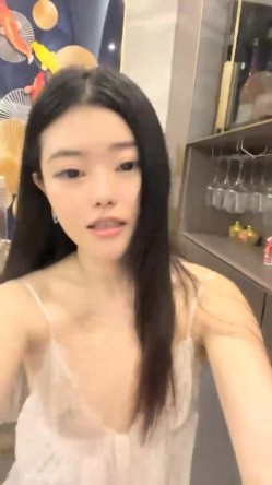 酒店女神，醉生梦死的每一天，羡煞众人，【03年安琪拉表妹】，夜店狂欢，喝醉都吐了，酒店啪啪 截图11