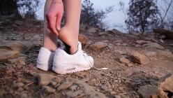 AISS爱丝VIP视频3部何冉、若兮极品女神性感丝袜若隐若现非常诱人1080P超清1 截图4